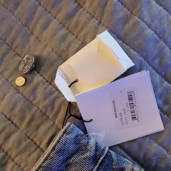 Beautiful Sandro Denim skirt - Picture 2 of 9